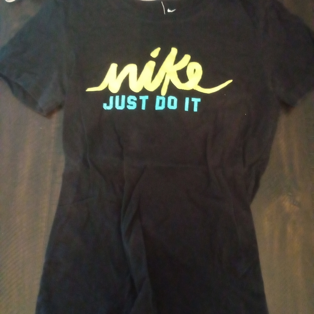 Womens nike t shirt size sm